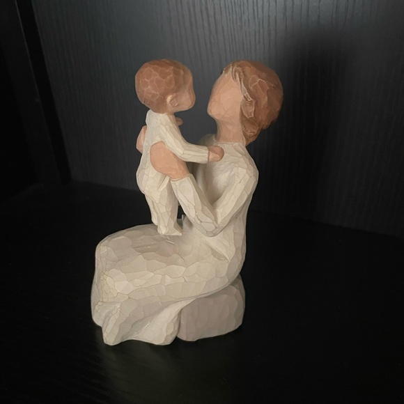 Grandmother Willow Tree Figurine - Picture 3 of 11